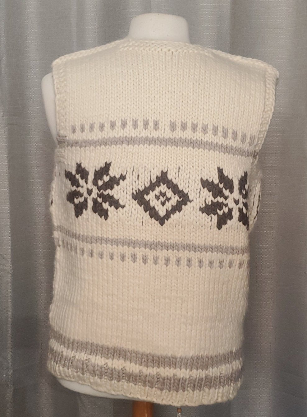 Cowichan vest snow flake design c42