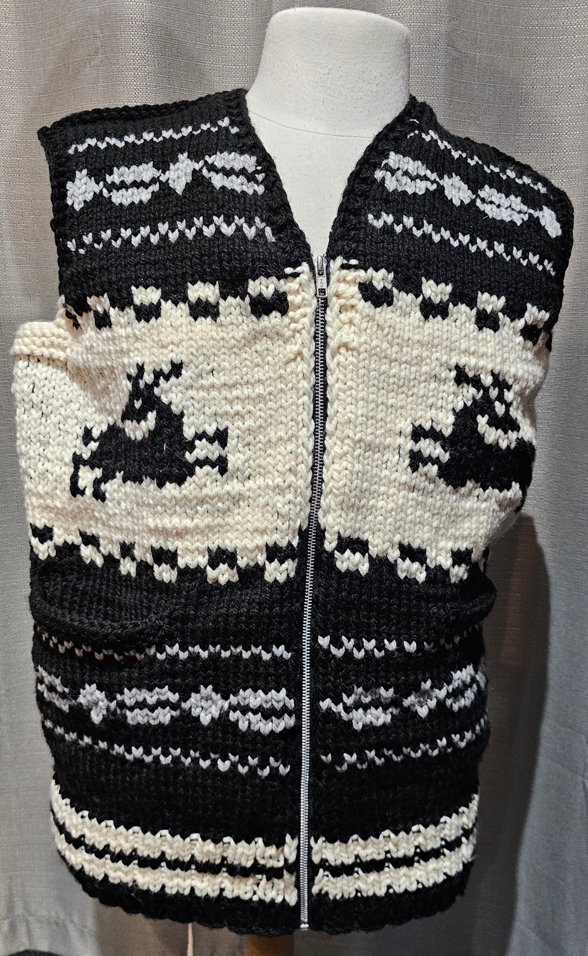 08 Deer Yarn Vest Chest 48"