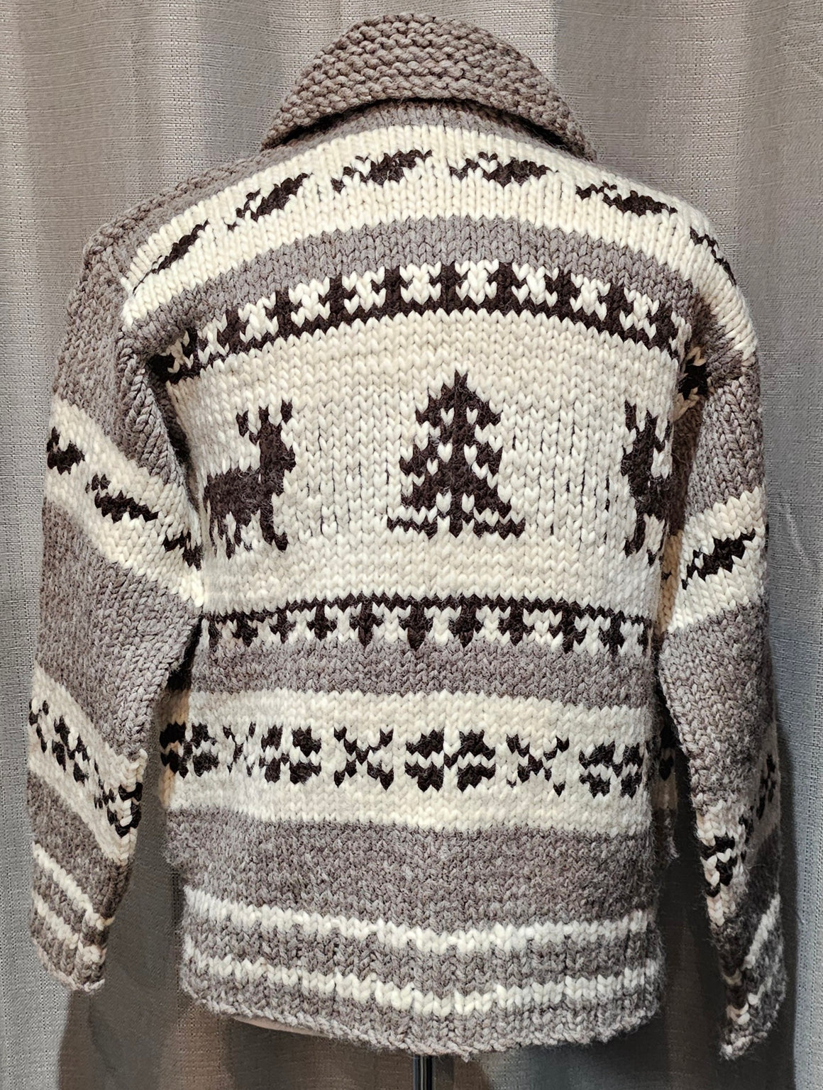 Cowichan Sweater Snow Flake & Deer No Pockets Chest 48